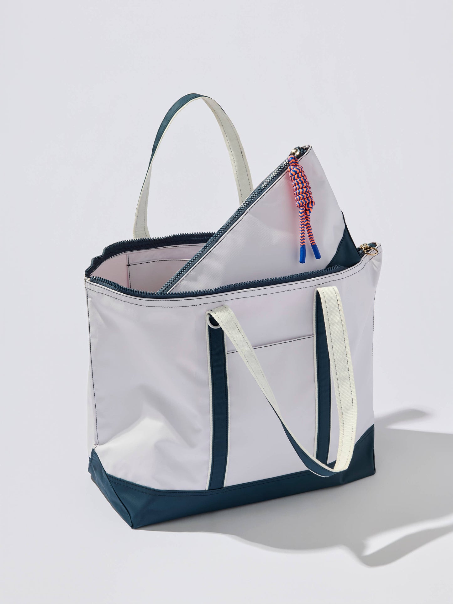 PORT WATER RESISTANT ZIP POUCH: WHITE