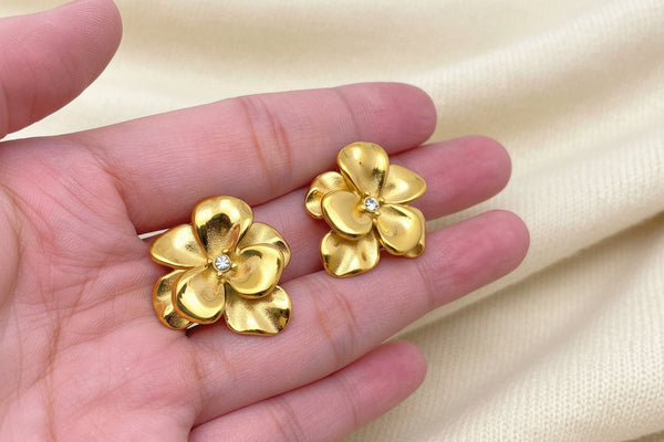 Gold flower stud earrings for everyday spring styling — JuJu Loves